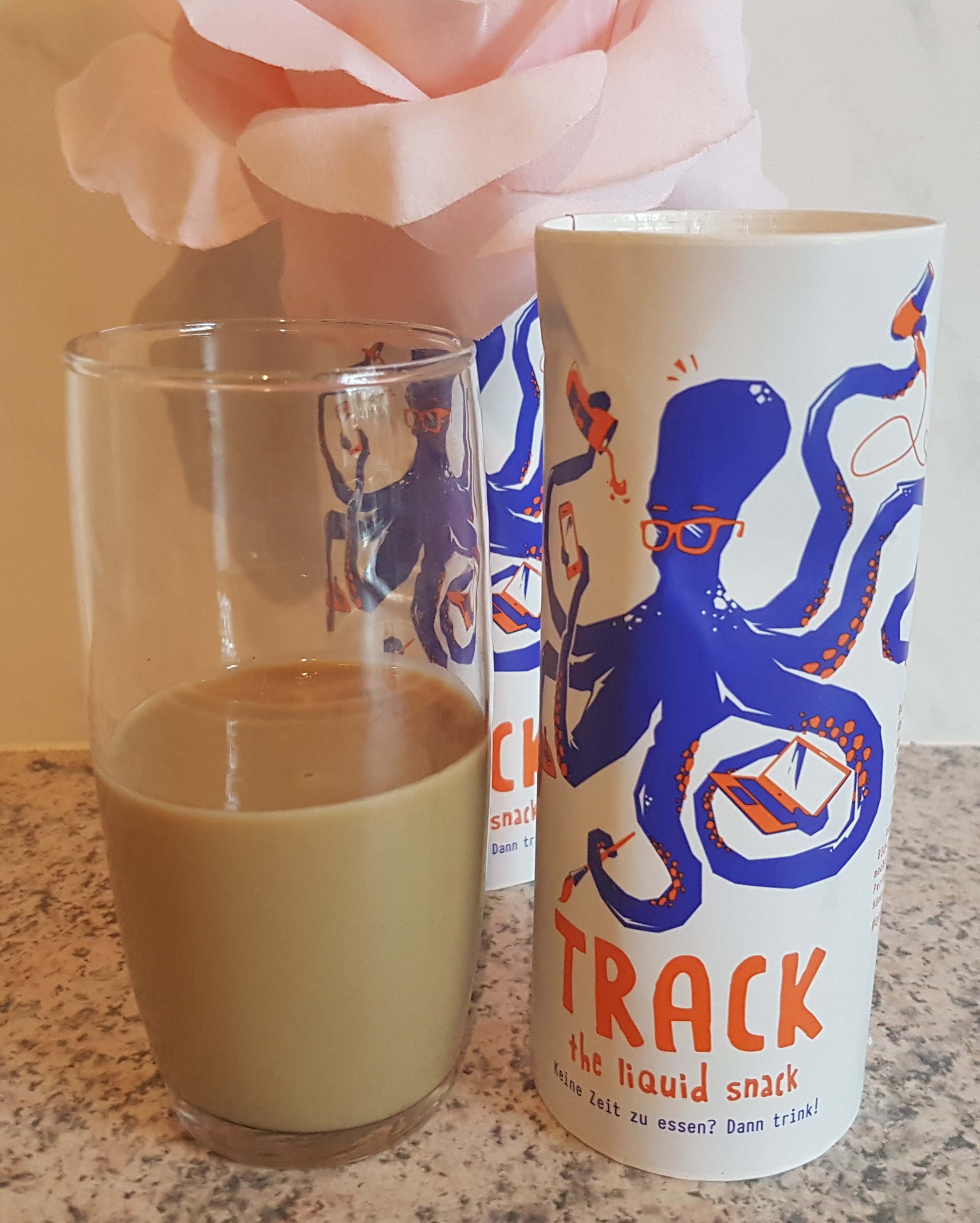 track-the-liquid-snack-glas